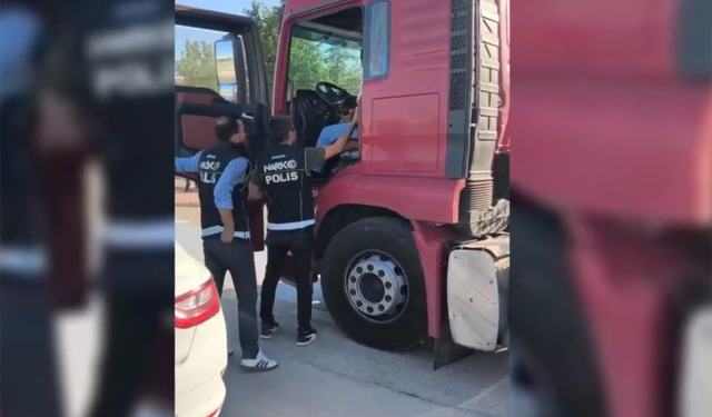 Konya'da uyuşturucu operasyonunda 98 bin sentetik ecza hap ele geçirildi