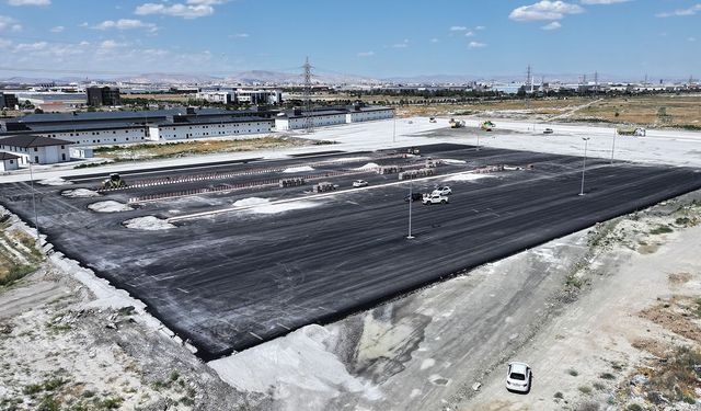 Konya'da Yeni Kamyon Garajı'nda asfalt çalışmaları sürüyor