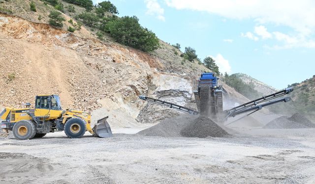 Malatya'da mobil konkasörler kırsal altyapı çalışmalarında kullanılıyor