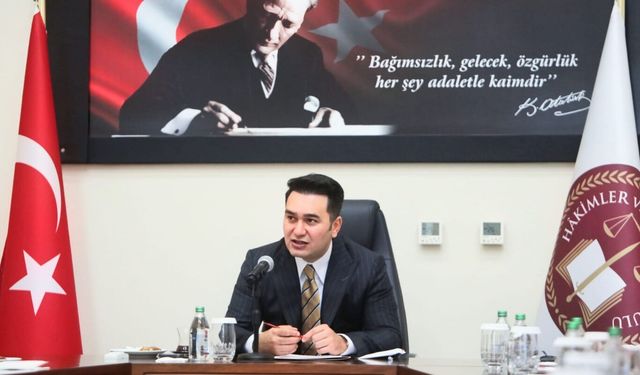 Mersin Cumhuriyet Başsavcısı Yasin Emre, basın temsilcileriyle buluştu