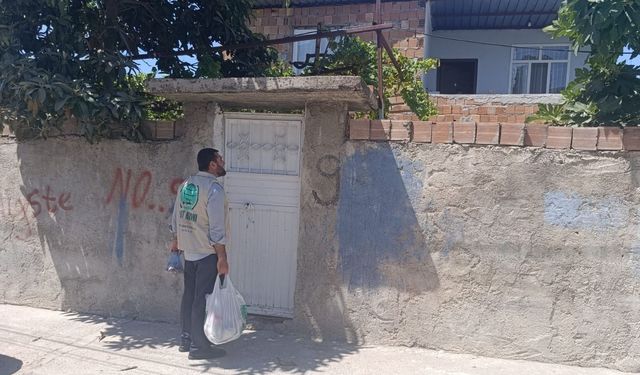 Mersin Umut Kervanından ihtiyaç sahibi ailelere erzak desteği
