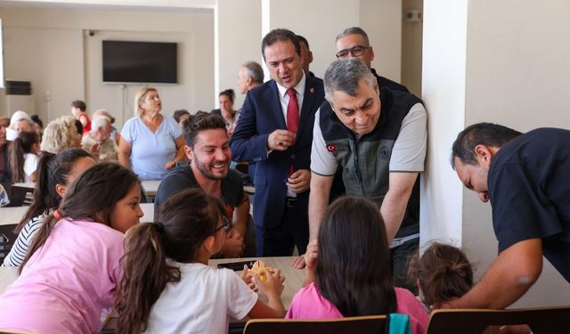 Mersin Valisi Toros yangın nedeniyle tahliye edilen vatandaşları ziyaret etti