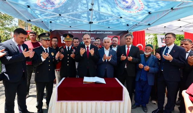 Siirt'te 15 Temmuz fotoğraf sergisi ziyarete açıldı