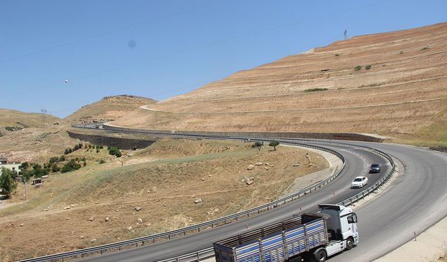 Şırnak'ta ölüm yolundaki virajlarda kazaların önlenmesi için akademisyenlerden önemli uyarılar