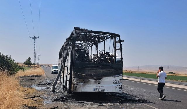 Şırnak'ta seyir halindeki otobüs yanarak kullanılamaz hale geldi