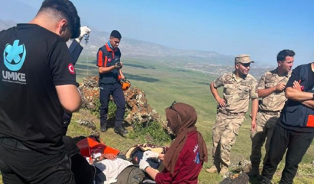 Tendürek Dağında mahsur kalan hasta 7 saatlik çalışmanın ardından kurtarıldı