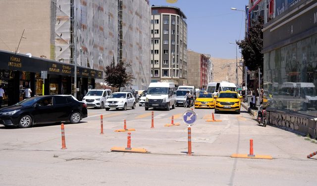 Van'da tek yön uygulaması esnafı kepenk kapatma noktasına getirdi