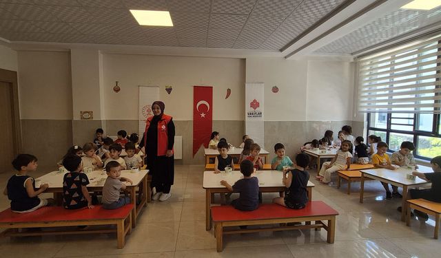 '1001 Vakıf Hayır Şartı' doğrultusunda Gaziantep'te 750 çocuğa meyve ikramı