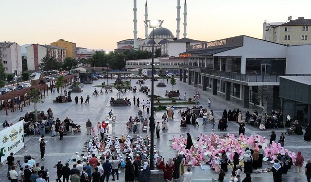 Ağrı'da yüzlerce çocuk 'Hayat Namazla Güzeldir' etkinliğine katıldı