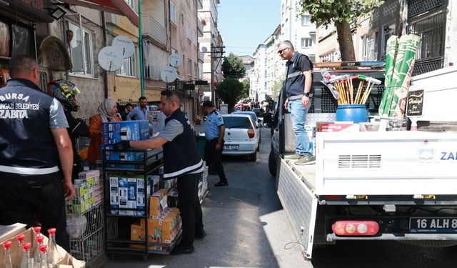 Bursa'da kaldırımları işgal eden işletmelere ceza