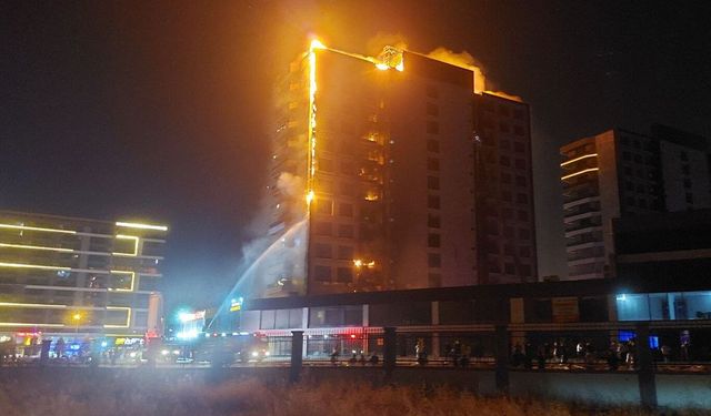 Diyarbakır'da plazada yangını: İtfaiyenin müdahalesi devam ediyor