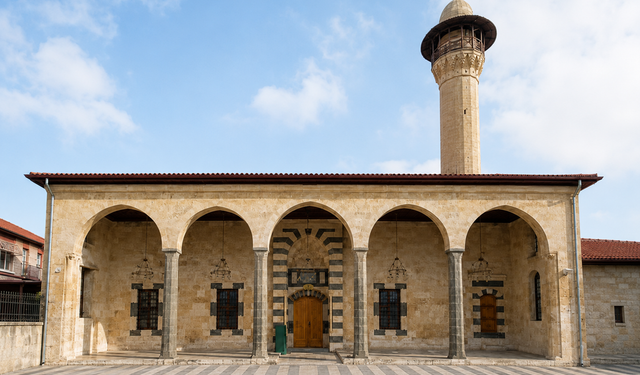 Gaziantep'te depremde hasar gören Bostancı Camii yeniden ibadete açılıyor