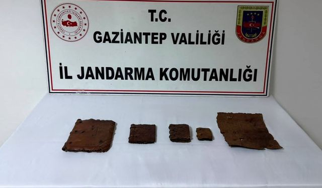 Gaziantep'te İbranice yazılı 5 kitap ele geçirildi