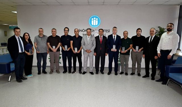 İnönü Üniversitesi'nde bilimsel başarı gösteren akademisyenler ödüllendirildi