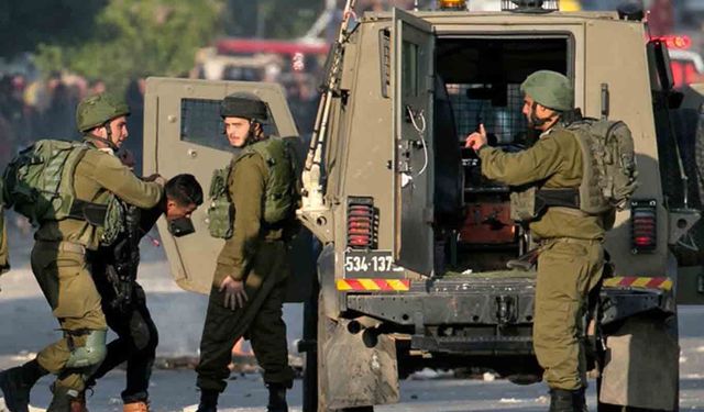 İşgalciler Cenin'de 11 Filistinliyi esir aldı