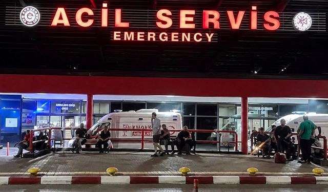 İzmir'de bariyerlere çarpan motosikletin sürücüsü hayatını kaybetti