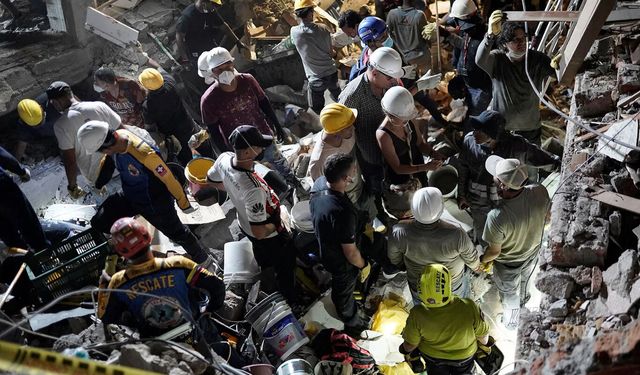 Kolombiya'daki depremde ölü sayısı 321'e yükseldi