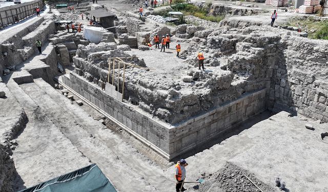 Konya'da Selçuklu dönemine ait surlar ve Larende Kapısı gün yüzüne çıkarılıyor