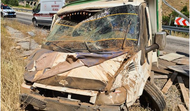Malatya'da kamyonet kaza yaptı: 2 yaralı