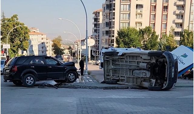 Malatya'da minibüs ile otomobil çarpıştı: 4 yaralı