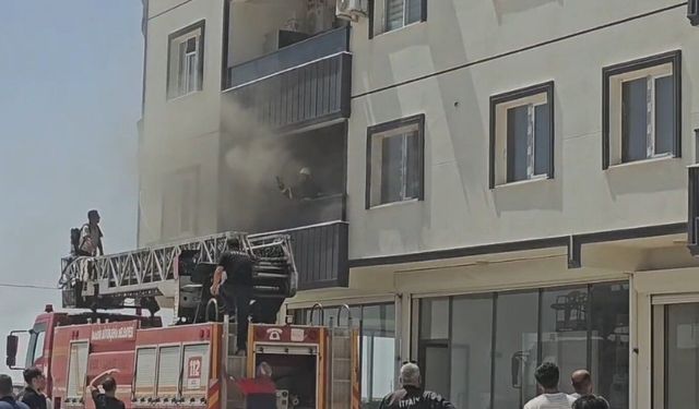 Mardin'de 5 katlı apartmanda yangın: 1'i bebek 3 kişi dumandan etkilendi