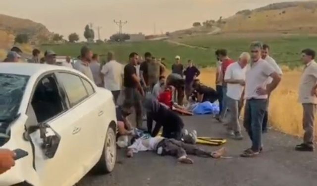 Mardin'de otomobil ile motosiklet kafa kafaya çarpıştı: 2 ölü
