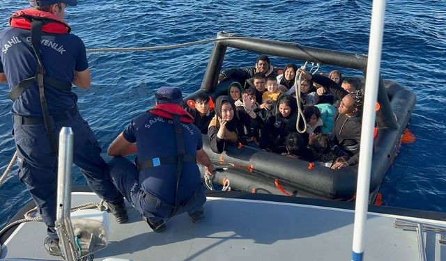 Muğla açıklarında 40 düzensiz göçmen kurtarıldı