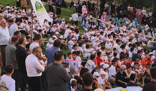 Muş'ta 'Hayat Namazla Güzeldir' coşkusu: Yüzlerce çocuk ve veli bir araya geldi