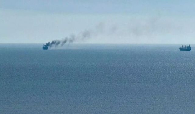 Rus ordusu Odessa'da kuru yük gemisini vurdu