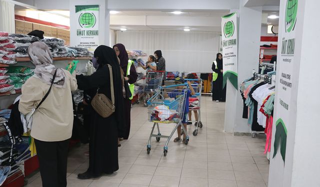 Şanlıurfa'da yüzlerce aileye yazlık giyim yardımı