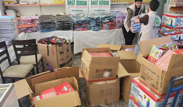 Umut Kervanı Van'da yüzlerce öğrenciye kırtasiye yardımı yapacak