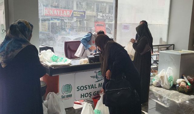 Van'da Umut Kervanı'ndan ihtiyaç sahibi ailelere yardım