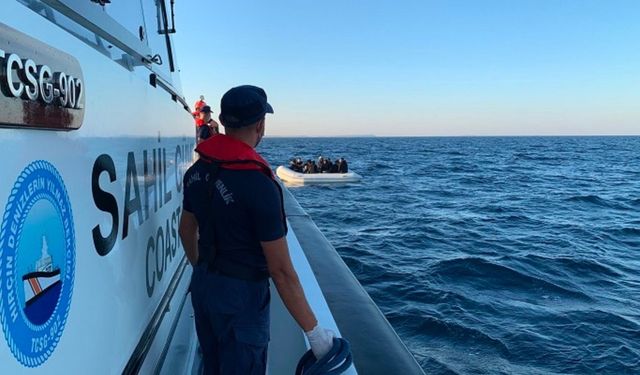 Yunanistan'ın geri ittiği düzensiz göçmenler kurtarıldı