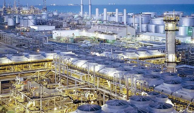 Aramco Avrupa'ya ekimde petrol sevkiyatını durduracak