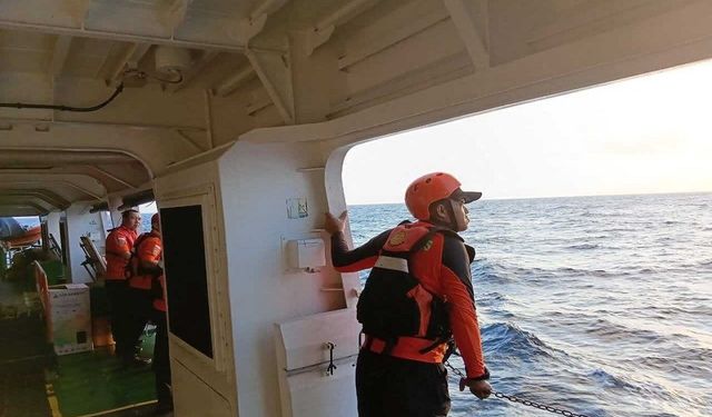 Endonezya'da batan feribotta can kaybı 9'a yükseldi, 126 kişi kayıp