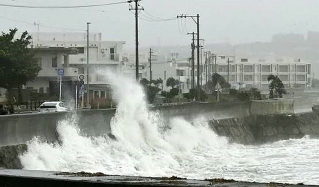 Japonya'da Dujuan Tayfunu alarmı