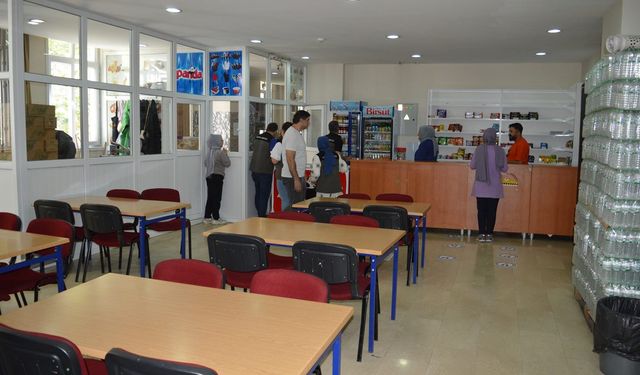 Okul kantinlerinde yeni dönem: Tostlara peynir zorunluluğu, birçok ürüne satış yasağı