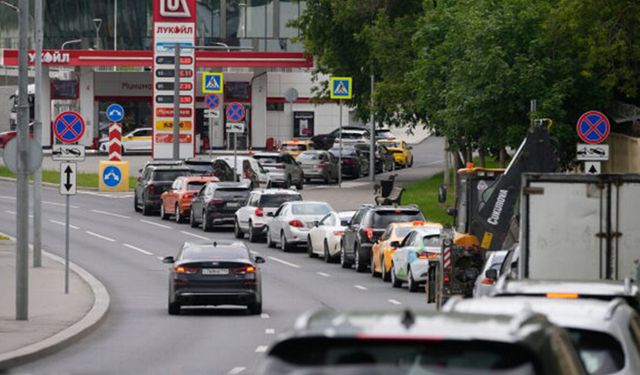 Rusya'da akaryakıt krizi birçok bölgeye yayıldı
