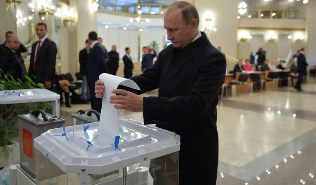 Rusya'da oy sayımı sürüyor: Putin'in partisi Birleşik Rusya yüzde 49,4 ile önde