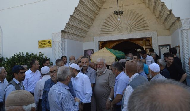 Siirt'in tanınan hekimlerinden Dr. Feridun Bağış son yolculuğuna uğurlandı