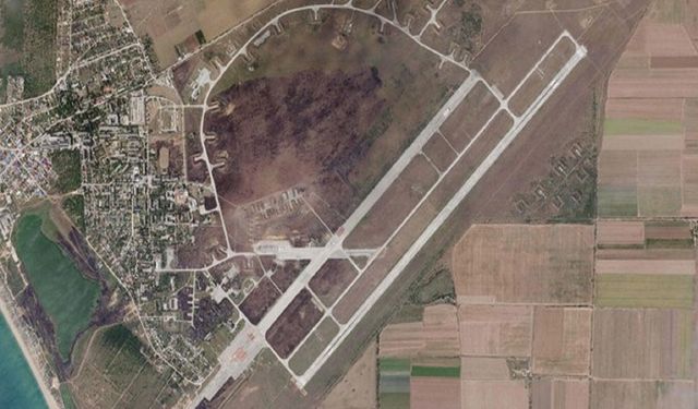 Ukrayna: Kırım'daki Saki Havaalanı'nda Rus savaş uçağı hedef alındı