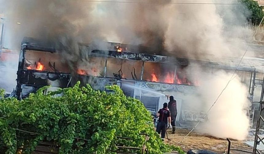 Diyarbakır-Silvan Karayolunda otobüs alev aldı: 35 yolcu kurtarıldı