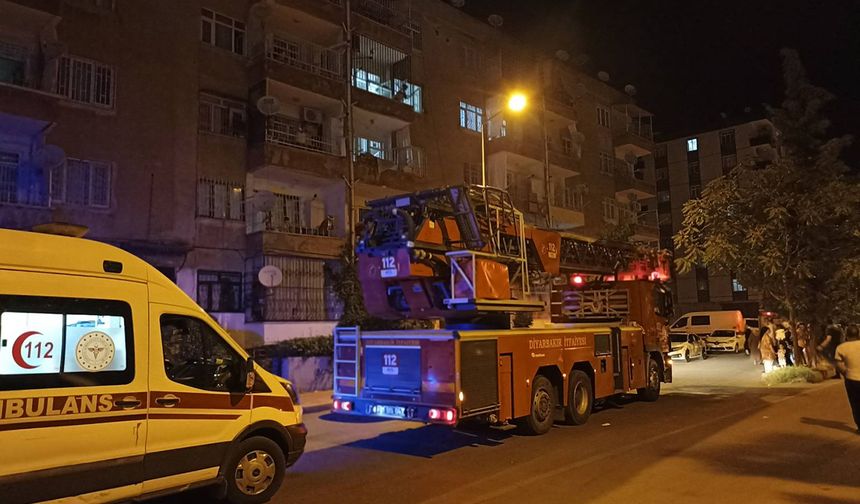 Diyarbakır'da binanın sallandığı iddiası paniğe neden oldu