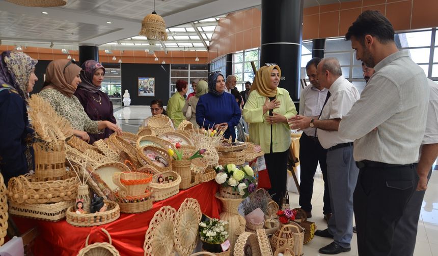 Malatya'da "Sanatın İzinde" adlı el sanatları sergisi açıldı