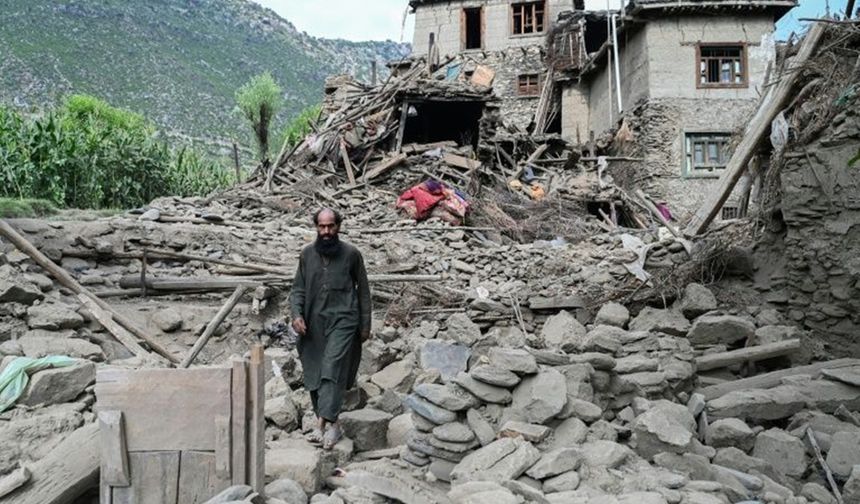 Afganistan'da 5,2 büyüklüğünde deprem meydana geldi