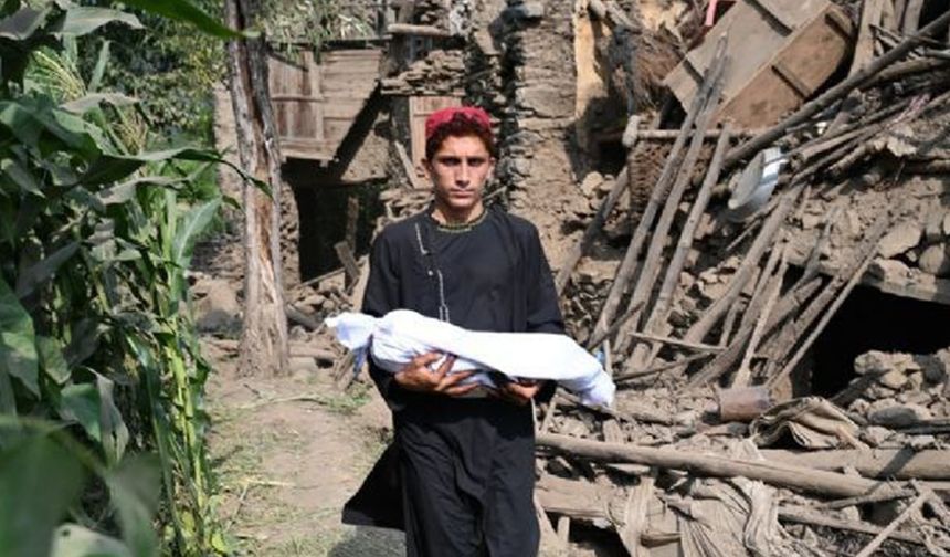 Afganistan’da depremde can kaybı 900’e yükseldi