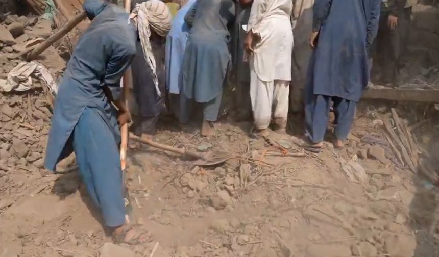 Afganistan'daki depremde hayatını kaybedenlerin sayısı 1400'ü aştı