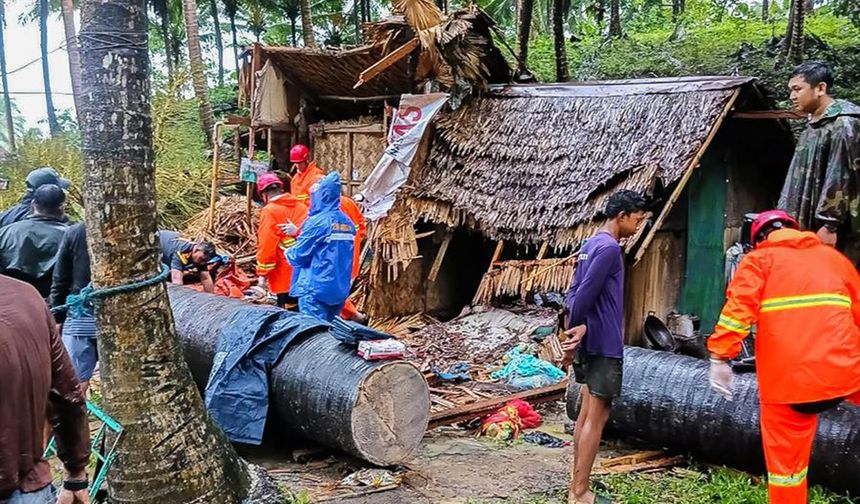Filipinler'i Fengshen Fırtınası vurdu: 8 ölü, 2 kayıp