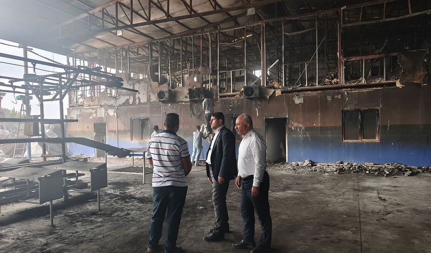 HÜDA PAR Antalya İl Başkanı Durmaz'dan yanan fabrikaya "geçmiş olsun" ziyareti