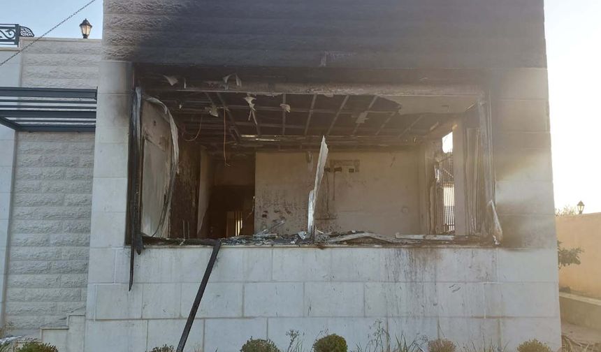 İşgalciler Batı Şeria'da evleri bastı, Yahudi çeteler bir evi ateşe verdi
